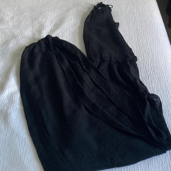 Elegant Black Halter Jumpsuit - Picture 3 of 4